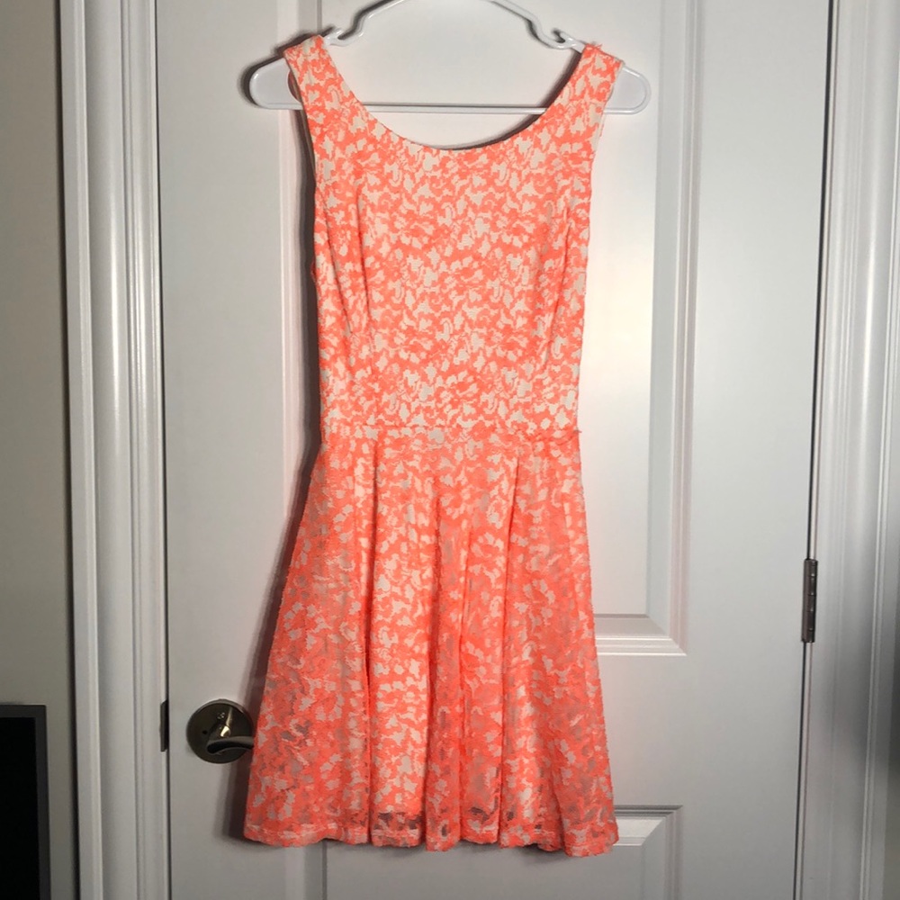 Guess keyhole back dress